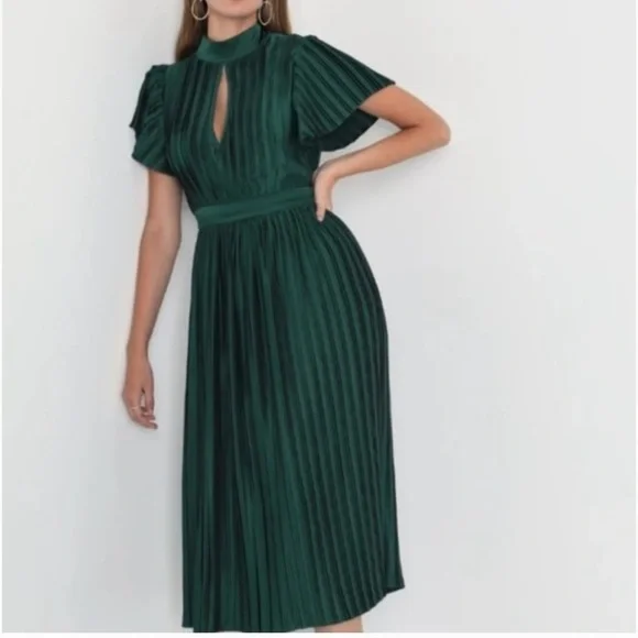 LULUS Radiant Reverie Emerald Plisse Short Sleeve Backless Midi Dress Size: L - Picture 3 of 17